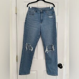 NWT American Eagle Mom Jean with distressing